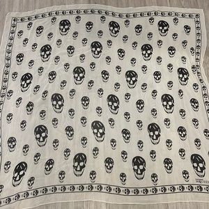 ALEXANDER MCQUEEN SKULL SCARF IVORY/BLACK
